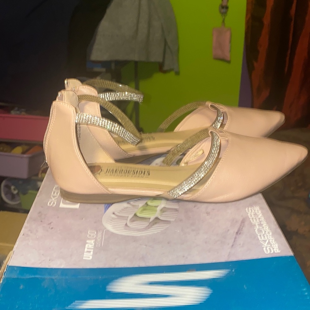 Strapped flats